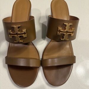 Tory Burch Tan and Gold Sandals Size 11